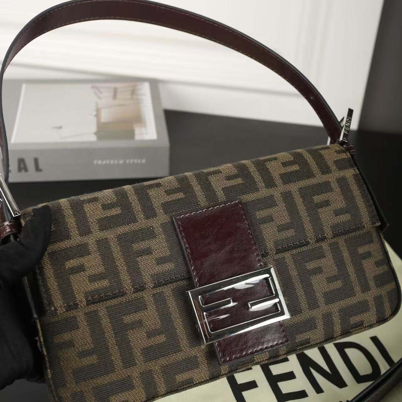 FEND1FF バゲットバッグ【 50％割引+送料無料】