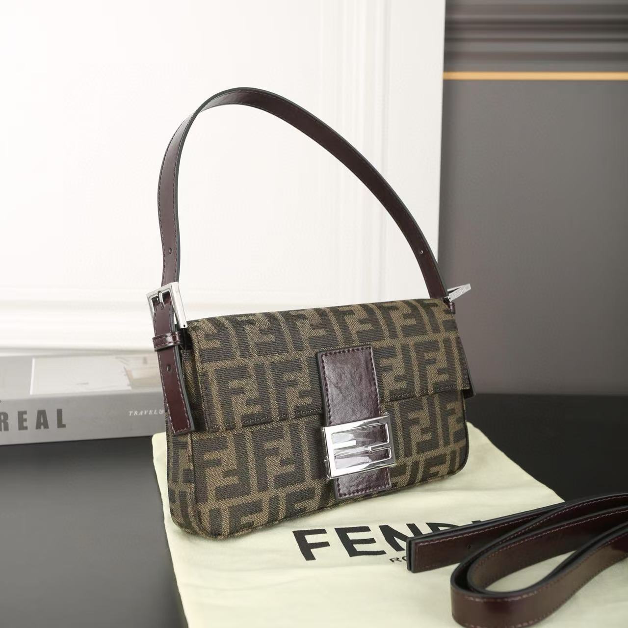 FEND1FF バゲットバッグ【 50％割引+送料無料】