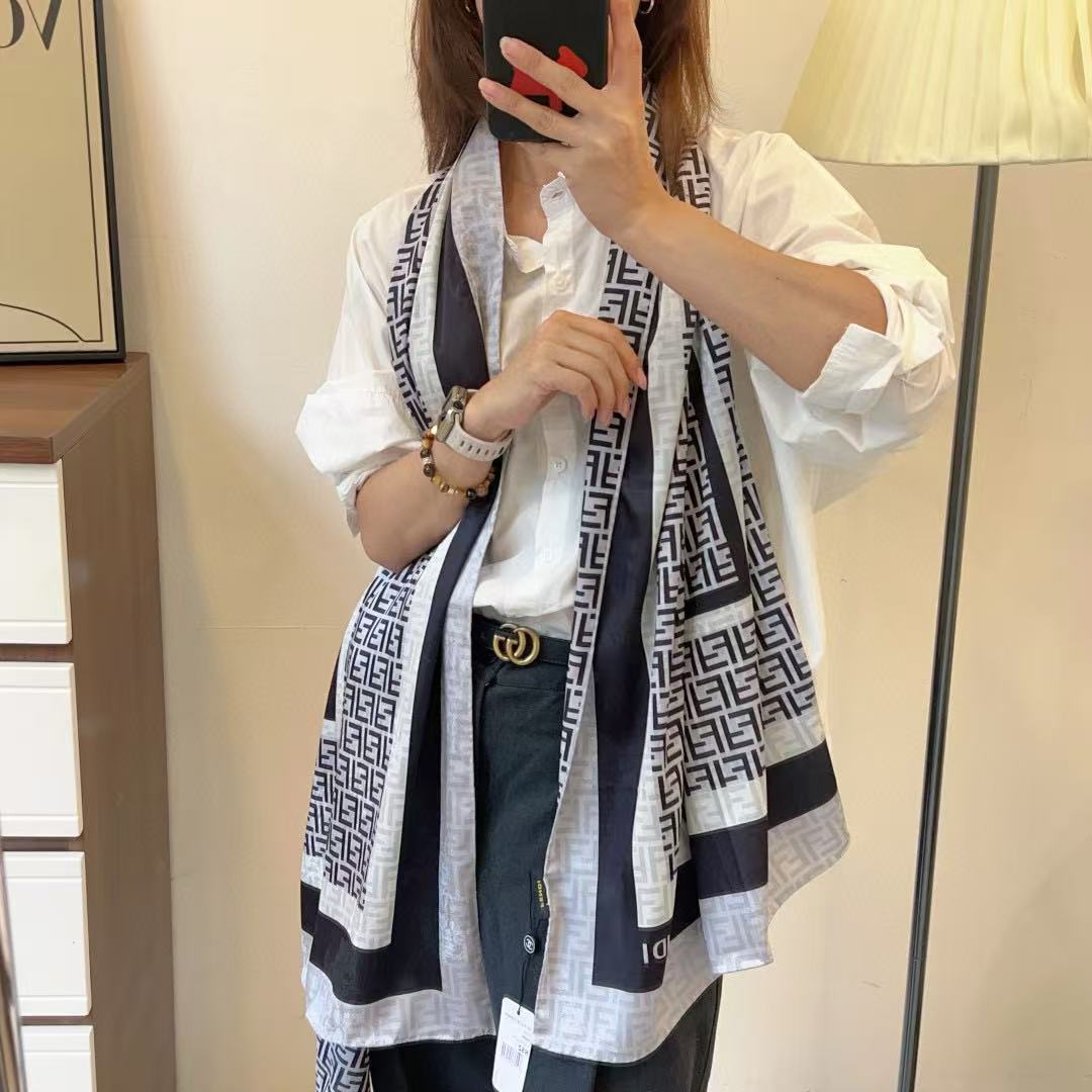 FEND1FF シルクスカーフ【 50％割引+送料無料】