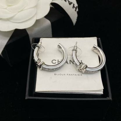 CHANE1 ホワイトエナメルイヤリング【 50％割引+送料無料】
