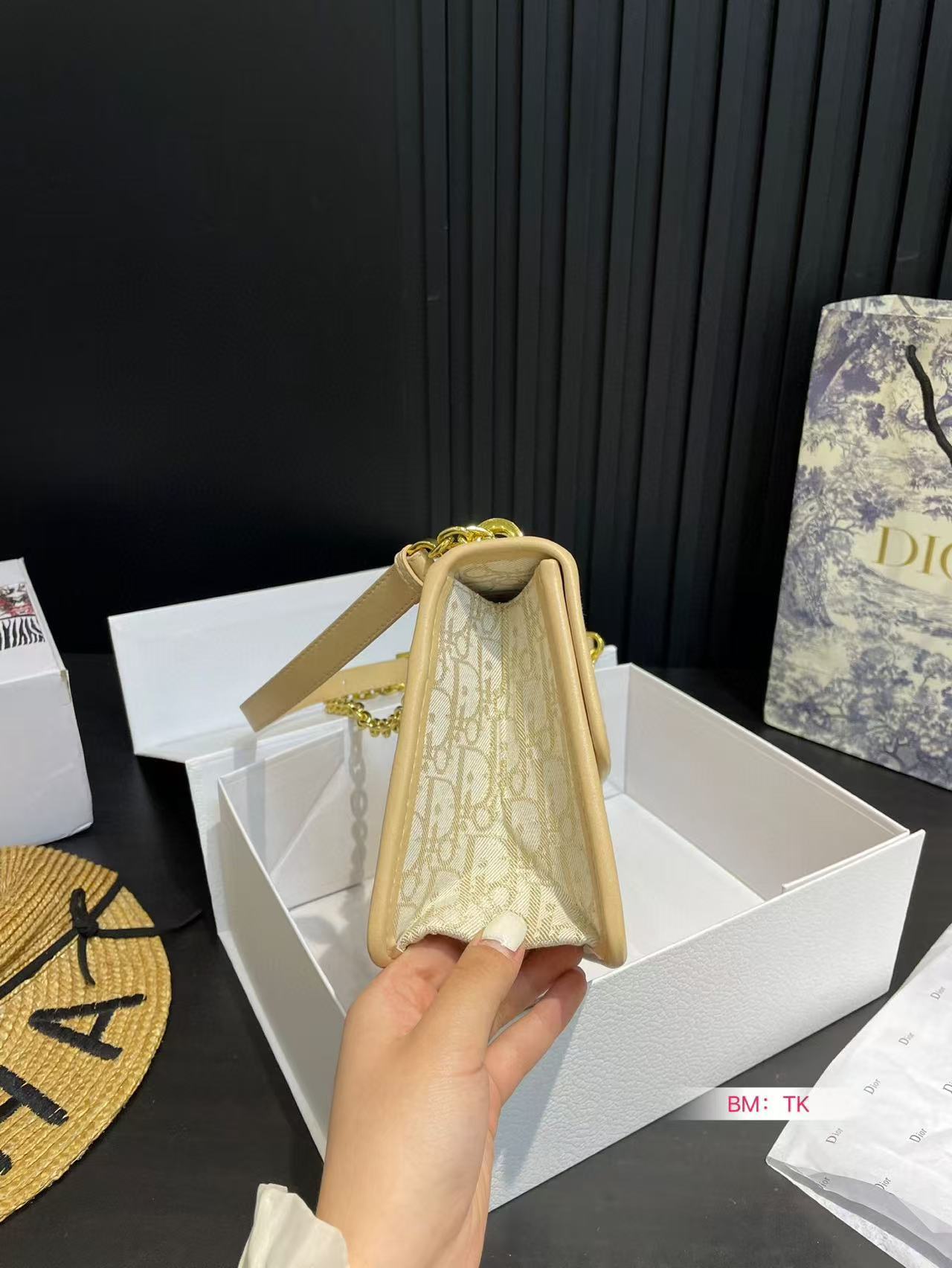 DI0Rプリントチェーン モンテーニュバッグ【 50％割引+送料無料】