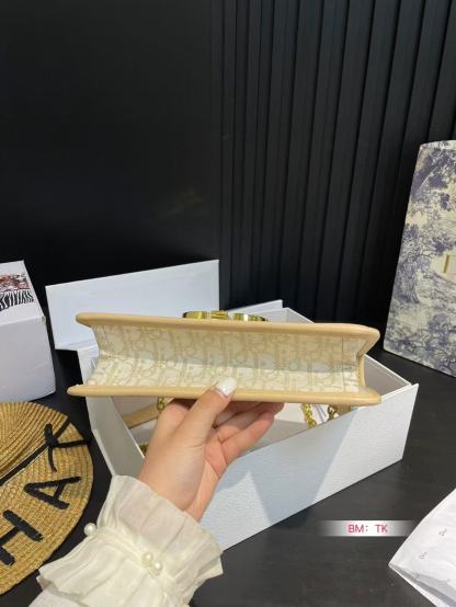 DI0Rプリントチェーン モンテーニュバッグ【 50％割引+送料無料】