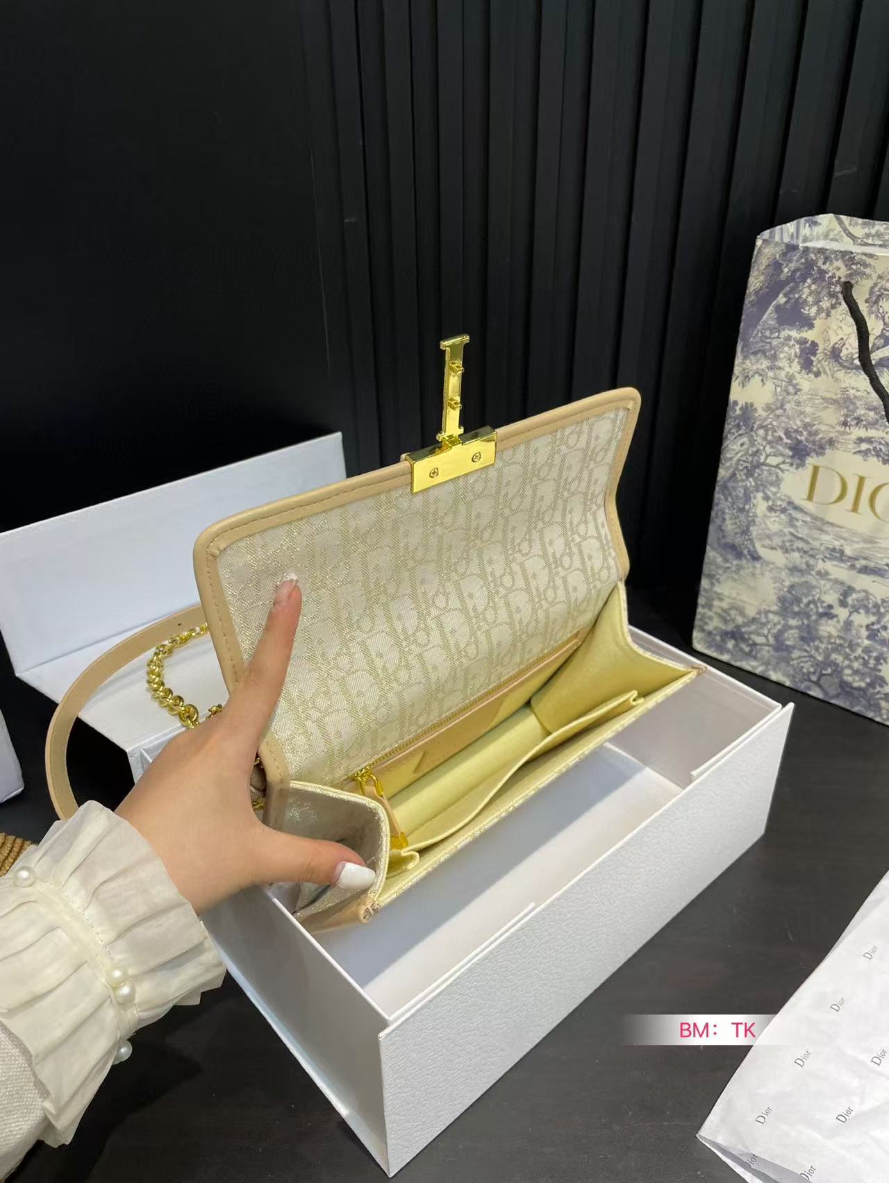 DI0Rプリントチェーン モンテーニュバッグ【 50％割引+送料無料】