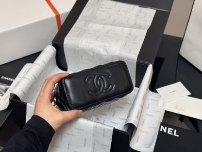 CHANE1 チェーンショルダー クロスボディバッグ【 50％割引+送料無料】