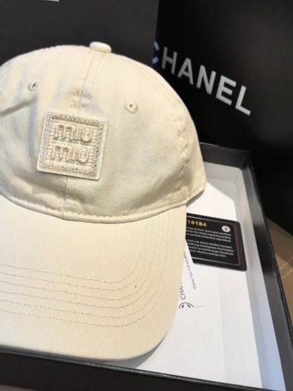 M1UM1U レター刺繍ベースボールキャップ【 50％割引+送料無料】