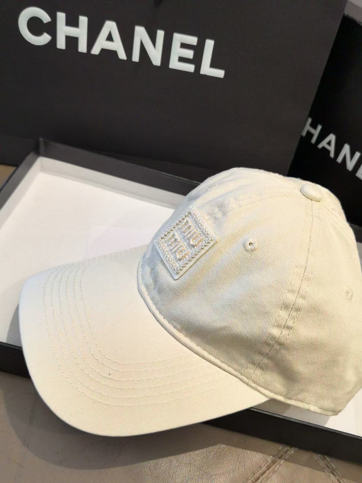 M1UM1U レター刺繍ベースボールキャップ【 50％割引+送料無料】