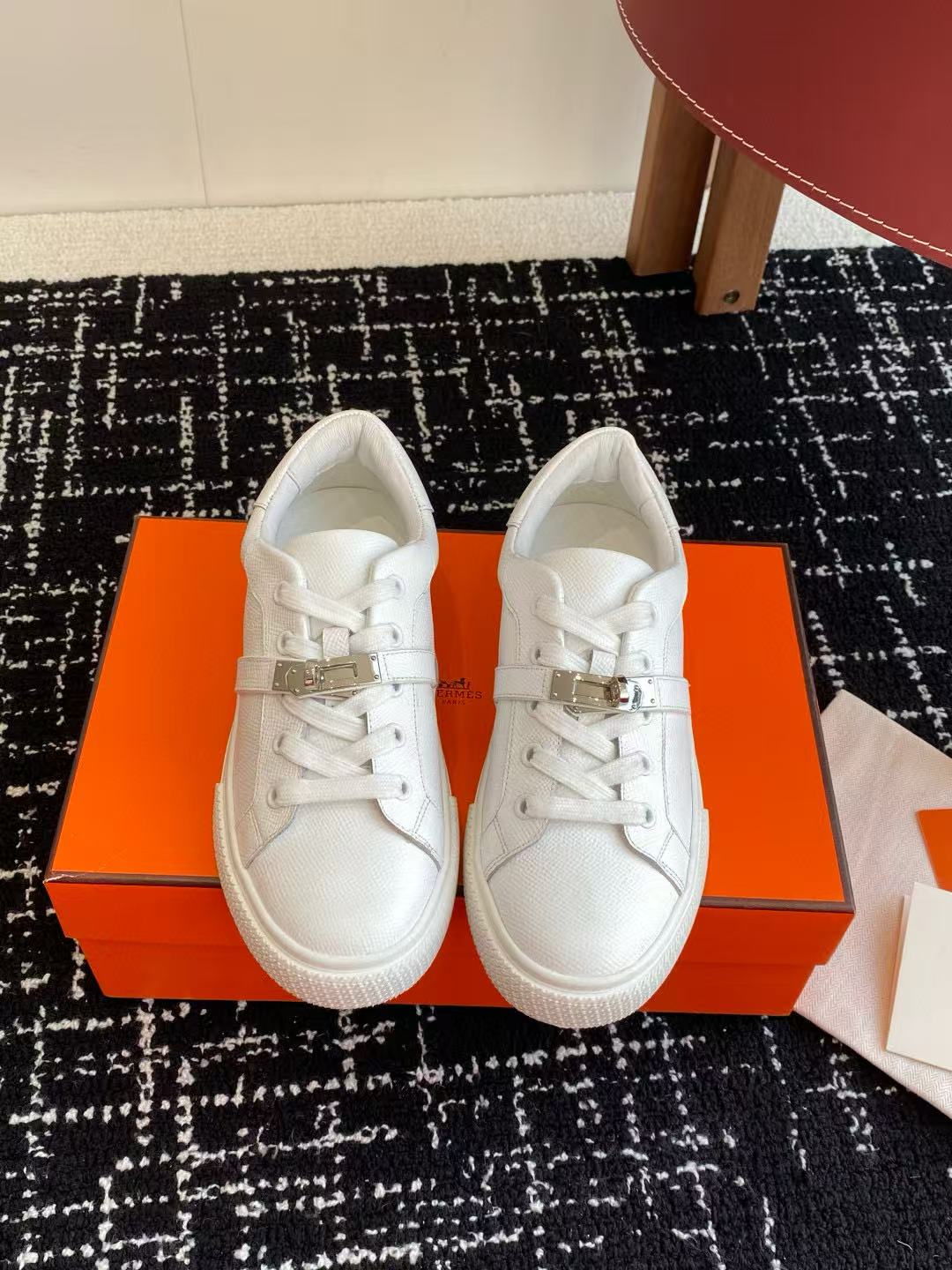 HERME5 高品質 Hバックル カジュアルシューズ【50％割引+送料無料】