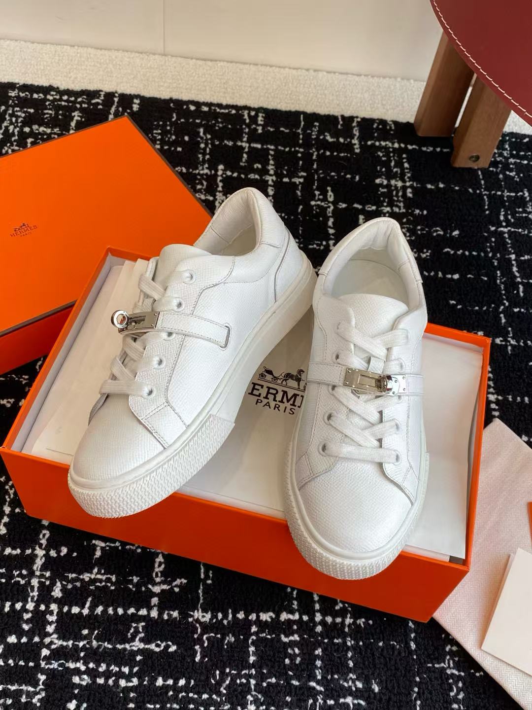 HERME5 高品質 Hバックル カジュアルシューズ【50％割引+送料無料】