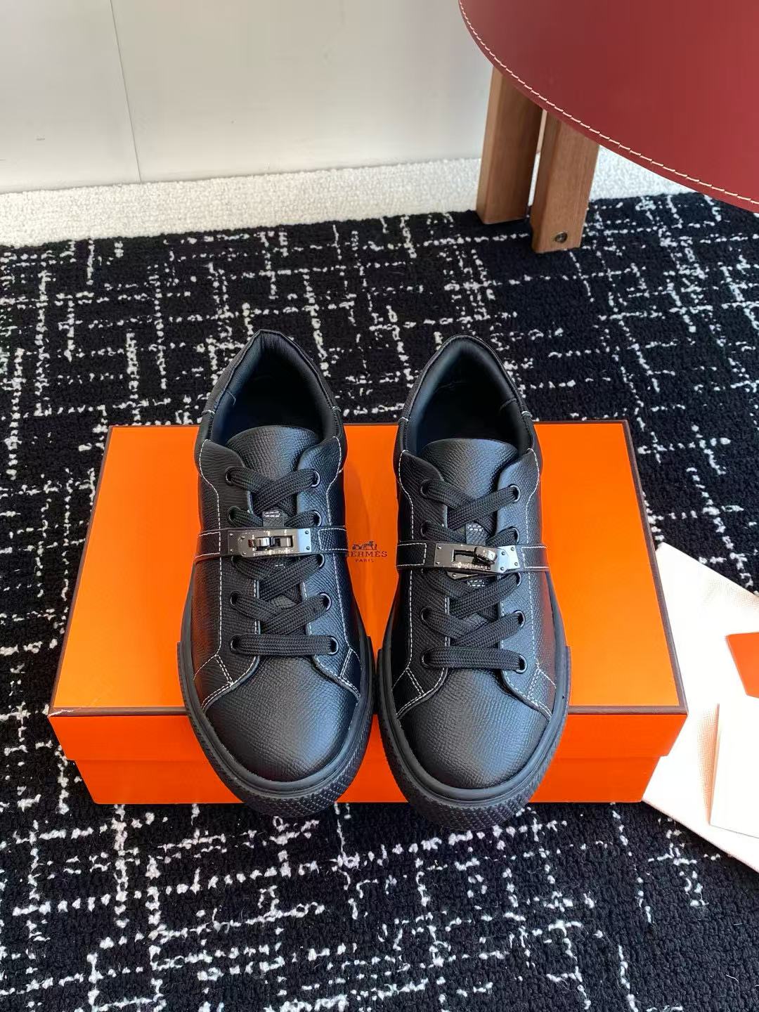HERME5 高品質 Hバックル カジュアルシューズ【50％割引+送料無料】