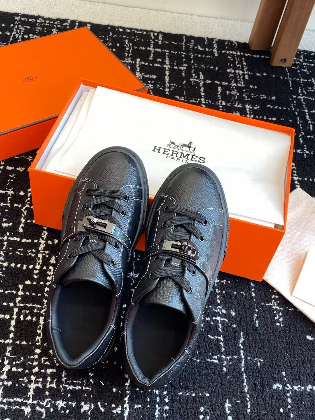 HERME5 高品質 Hバックル カジュアルシューズ【50％割引+送料無料】