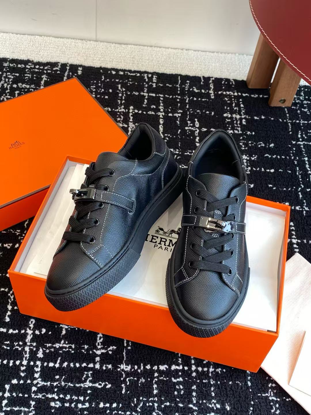 HERME5 高品質 Hバックル カジュアルシューズ【50％割引+送料無料】