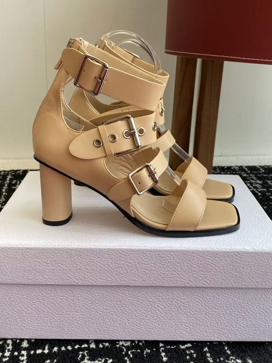 DI0R 高品質スクエアトゥハイヒールサンダル【50％割引+送料無料】