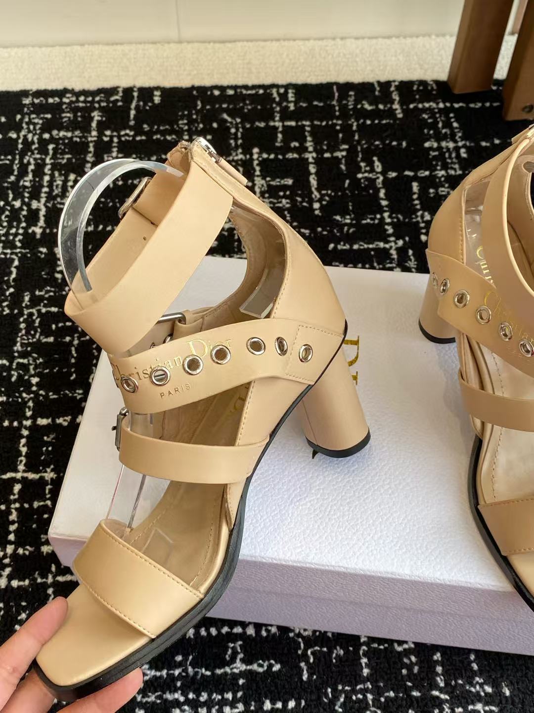 DI0R 高品質スクエアトゥハイヒールサンダル【50％割引+送料無料】