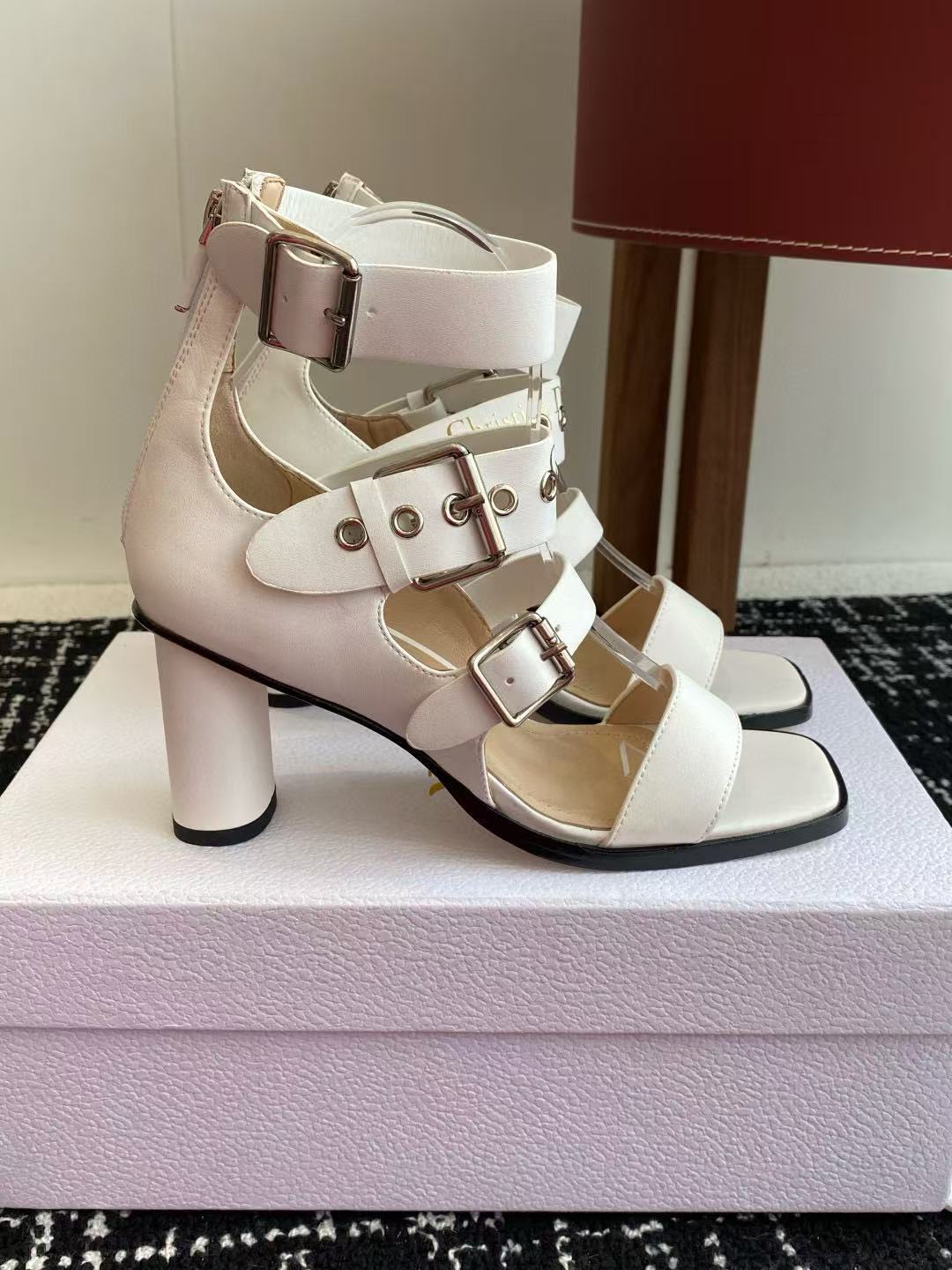 DI0R 高品質スクエアトゥハイヒールサンダル【50％割引+送料無料】