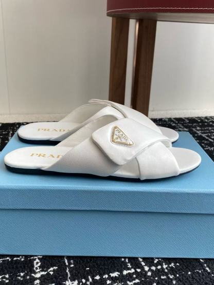 PR4DA 高品質三角ロゴシープスキンスリッパ【50％割引+送料無料】