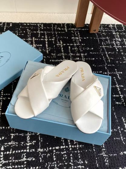 PR4DA 高品質三角ロゴシープスキンスリッパ【50％割引+送料無料】