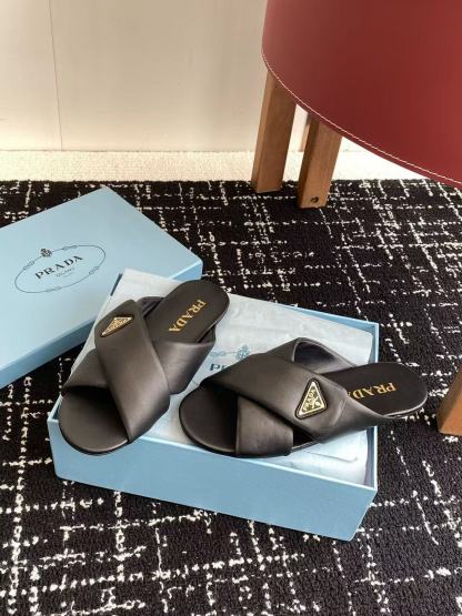 PR4DA 高品質三角ロゴシープスキンスリッパ【50％割引+送料無料】