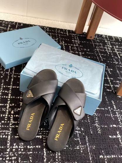 PR4DA 高品質三角ロゴシープスキンスリッパ【50％割引+送料無料】