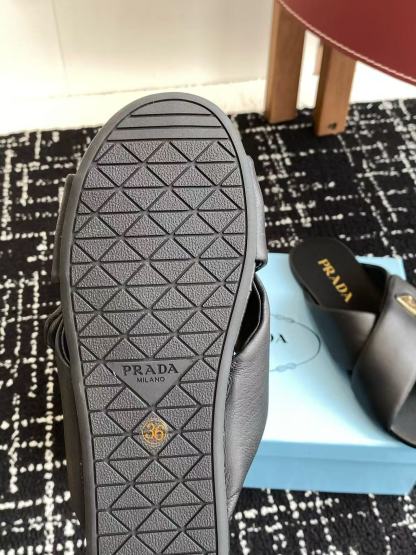 PR4DA 高品質三角ロゴシープスキンスリッパ【50％割引+送料無料】