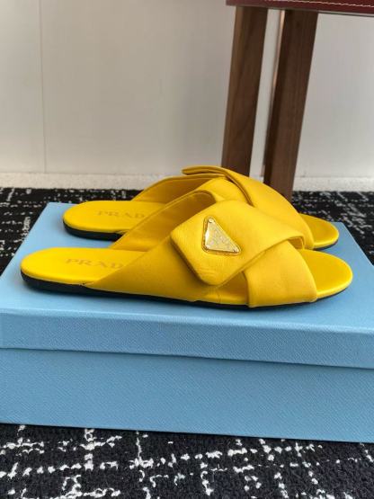 PR4DA 高品質三角ロゴシープスキンスリッパ【50％割引+送料無料】