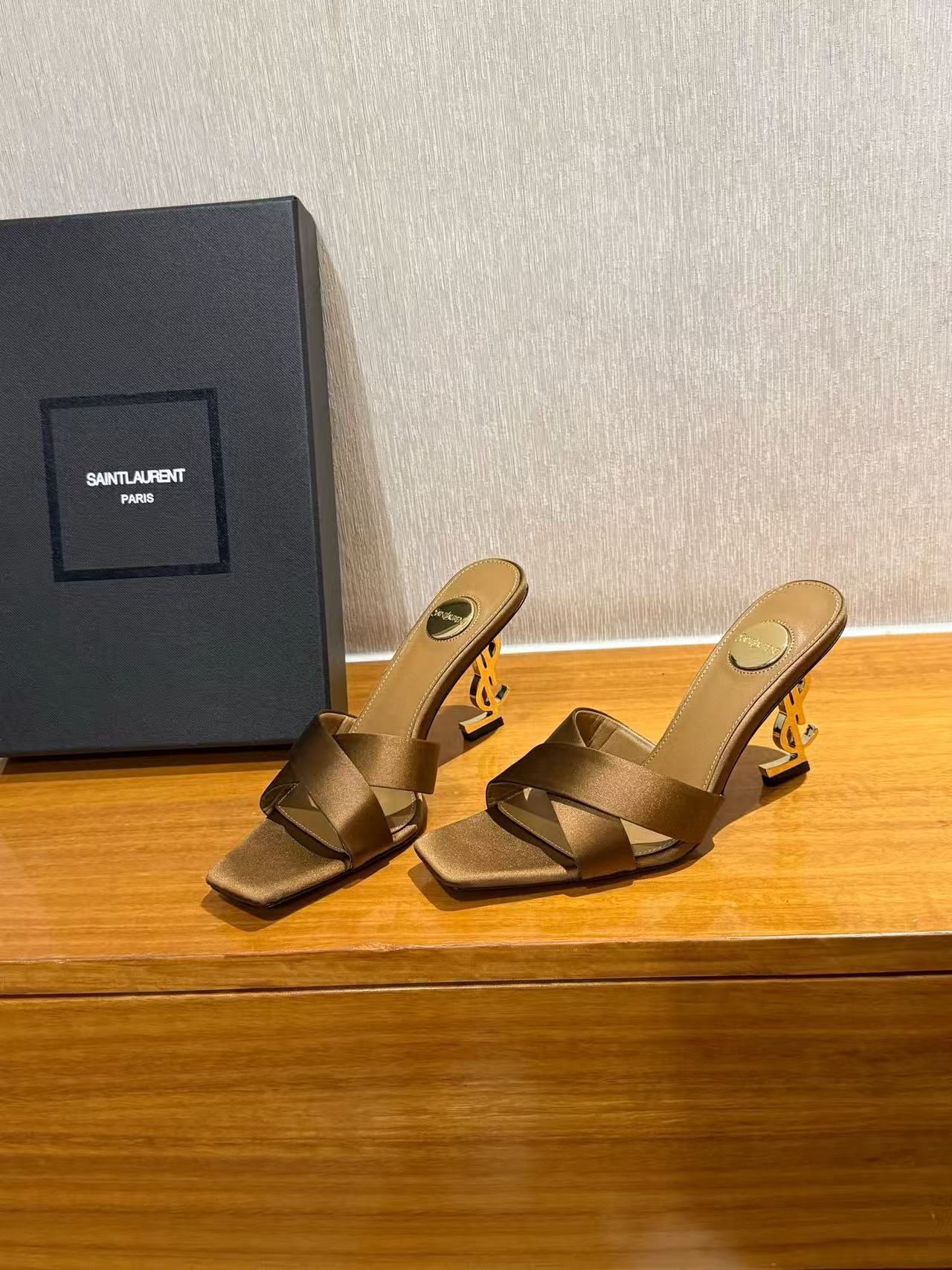YSLの高品質ハイヒールサンダル【50％割引+送料無料】