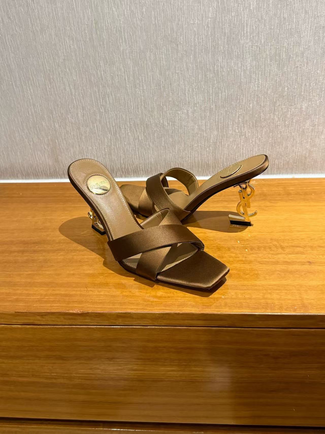 YSLの高品質ハイヒールサンダル【50％割引+送料無料】