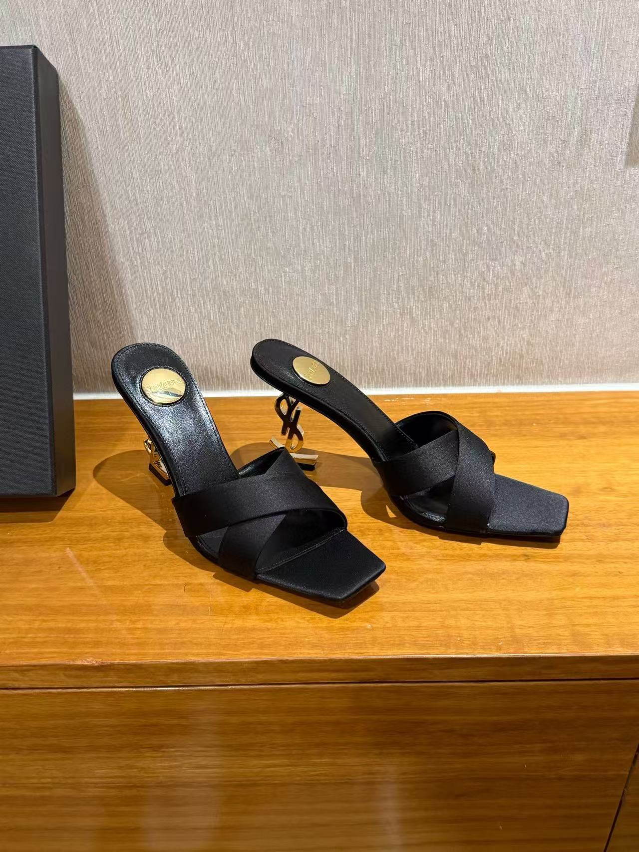 YSLの高品質ハイヒールサンダル【50％割引+送料無料】