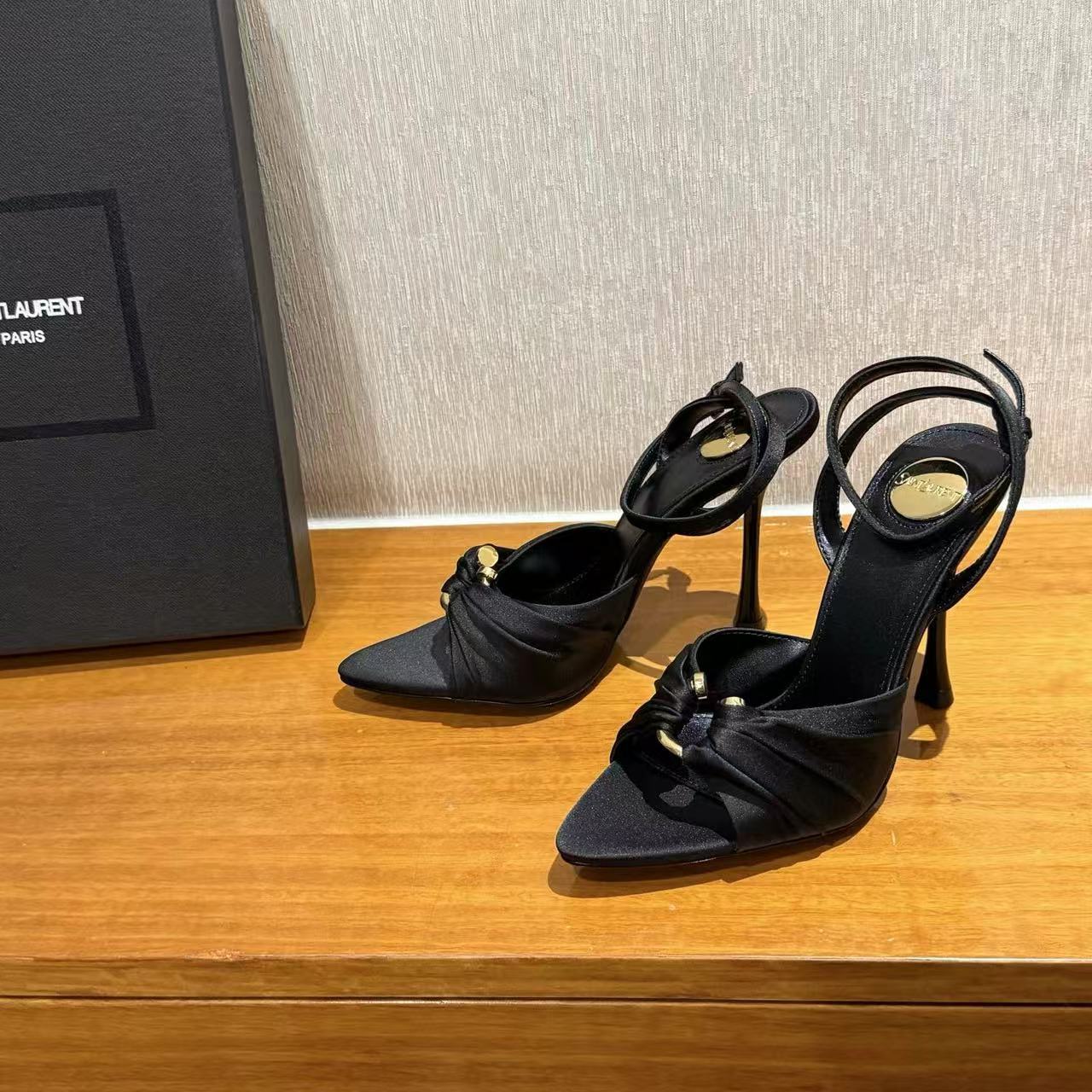 YSL 高品質シルクサテンハイヒールサンダル【50％割引+送料無料】