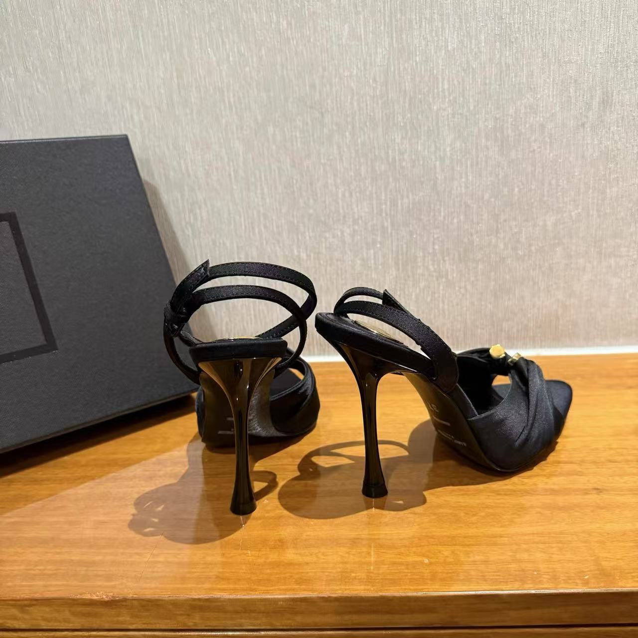 YSL 高品質シルクサテンハイヒールサンダル【50％割引+送料無料】