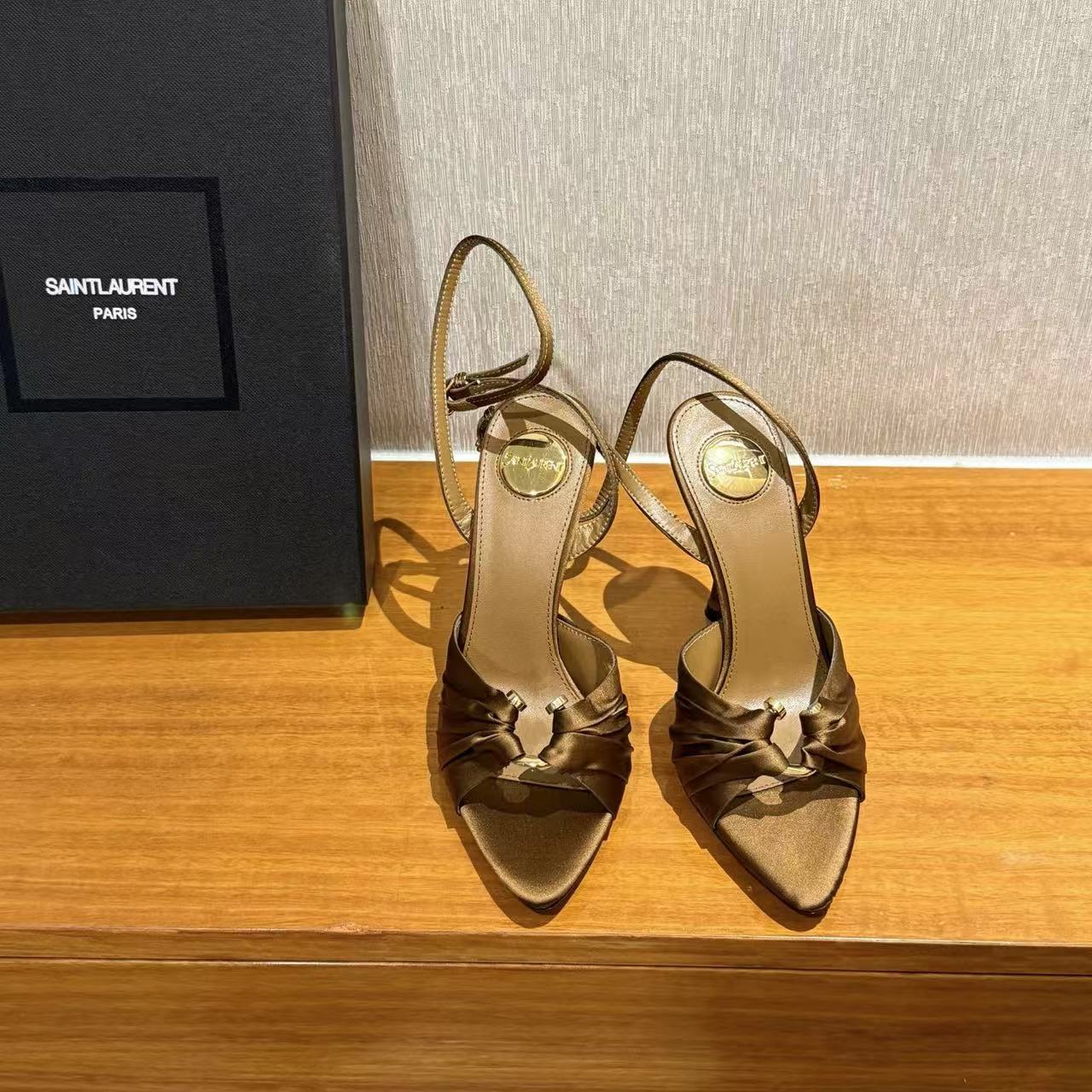 YSL 高品質シルクサテンハイヒールサンダル【50％割引+送料無料】