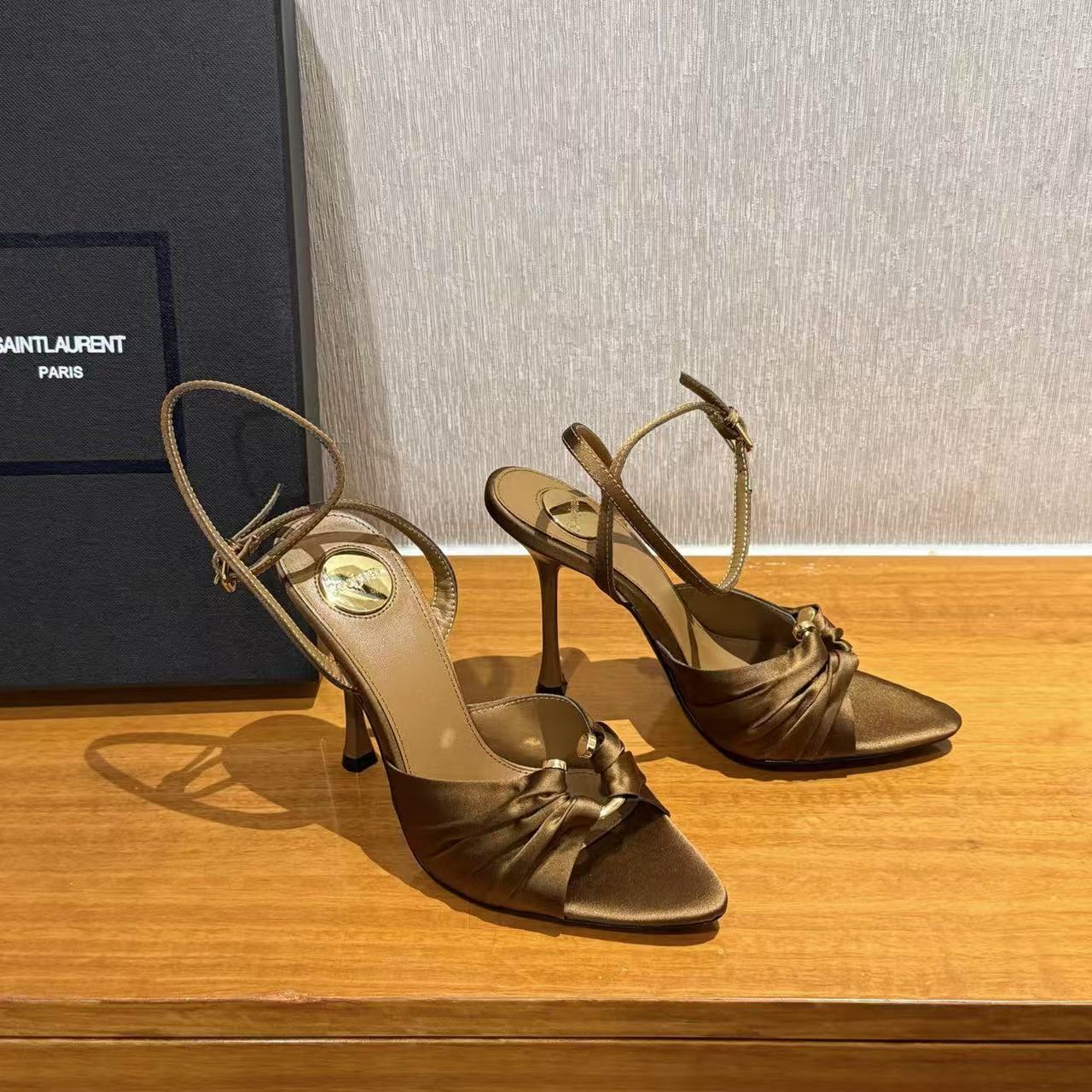 YSL 高品質シルクサテンハイヒールサンダル【50％割引+送料無料】