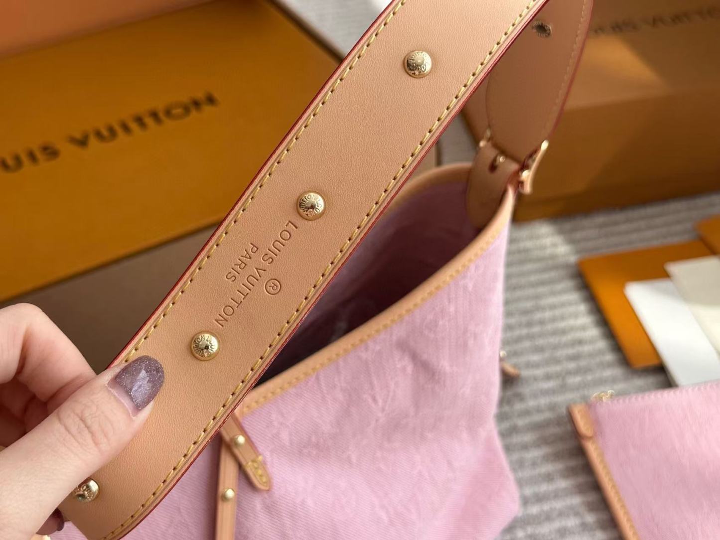 LV ピンクプリント アンダーアームバッグ【 50％割引+送料無料】