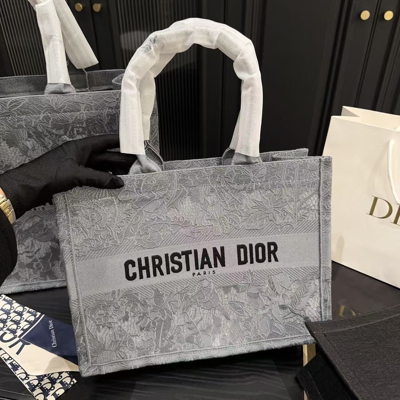 M1UM1U 刺繍トートバッグ【50％割引+送料無料】