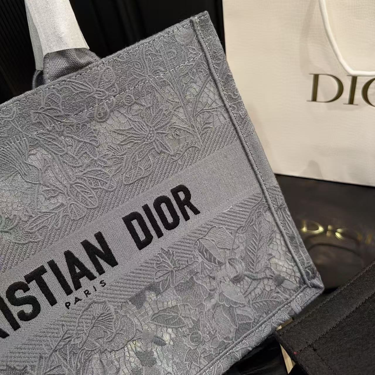 M1UM1U 刺繍トートバッグ【50％割引+送料無料】