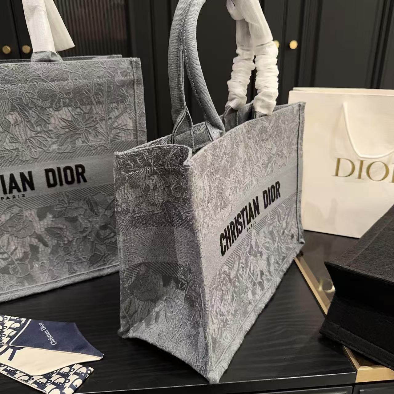 M1UM1U 刺繍トートバッグ【50％割引+送料無料】