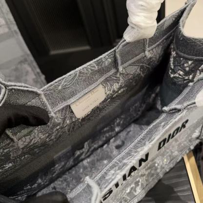 M1UM1U 刺繍トートバッグ【50％割引+送料無料】