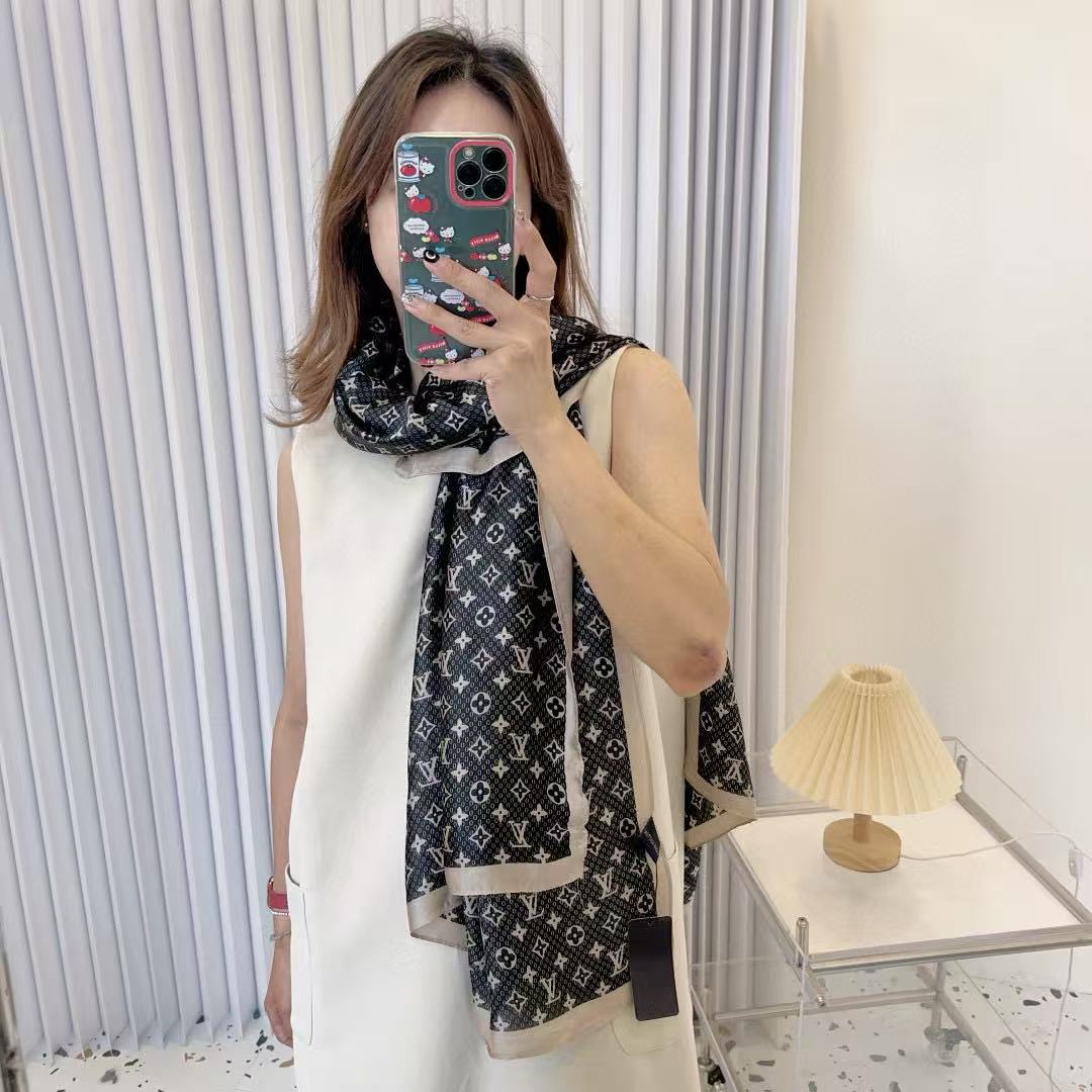 LVフルロゴプリントスカーフ【 50％割引+送料無料】