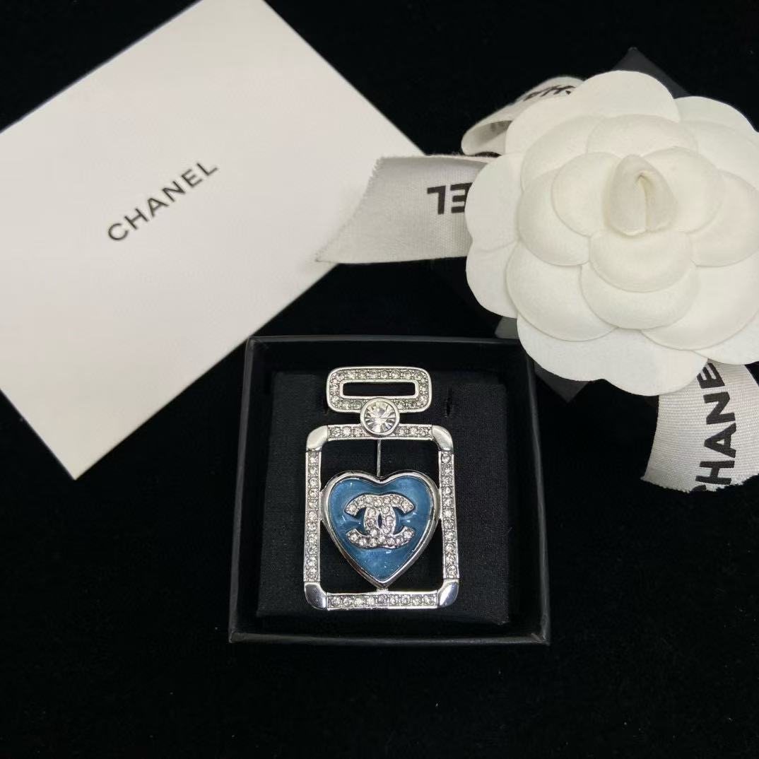 CHANE1 ダブルC ブルーハートブローチ【50％割引+送料無料】