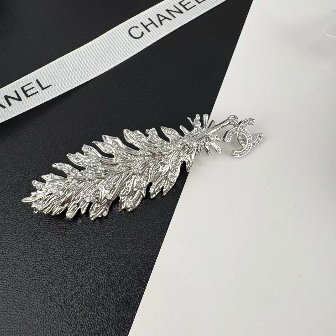 CHANE1 リーフブローチ+イヤリング 2点セット【 50％割引+送料無料】