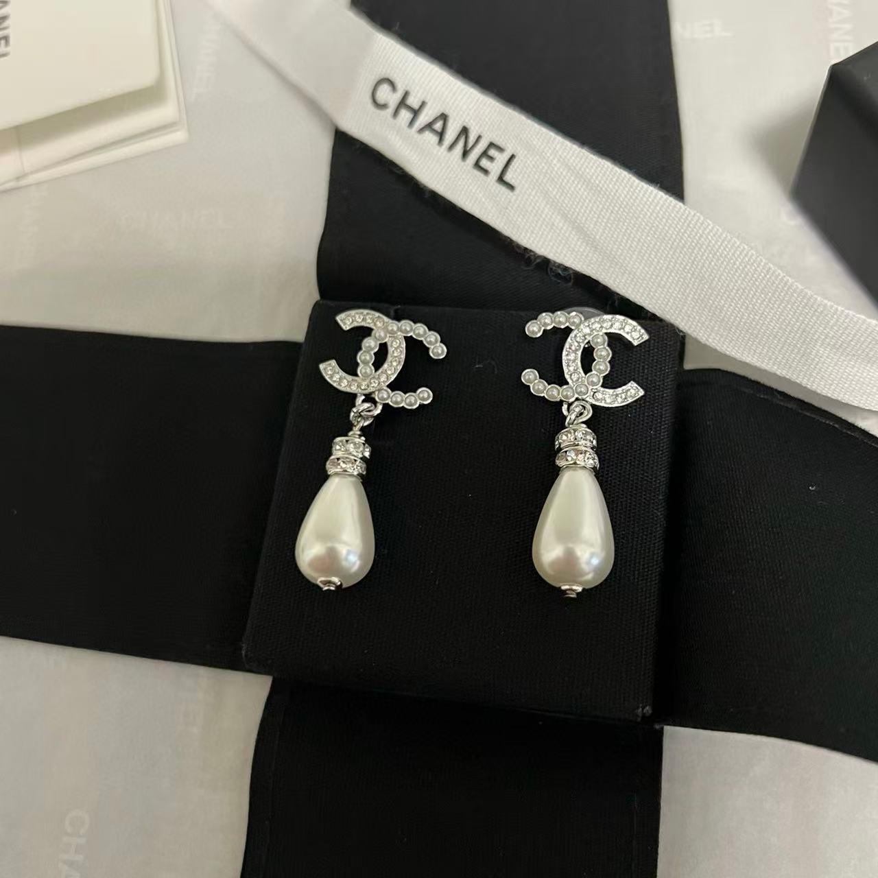 CHANE1 ダブルC ウォータードロップパールイヤリング【50％割引+送料無料】