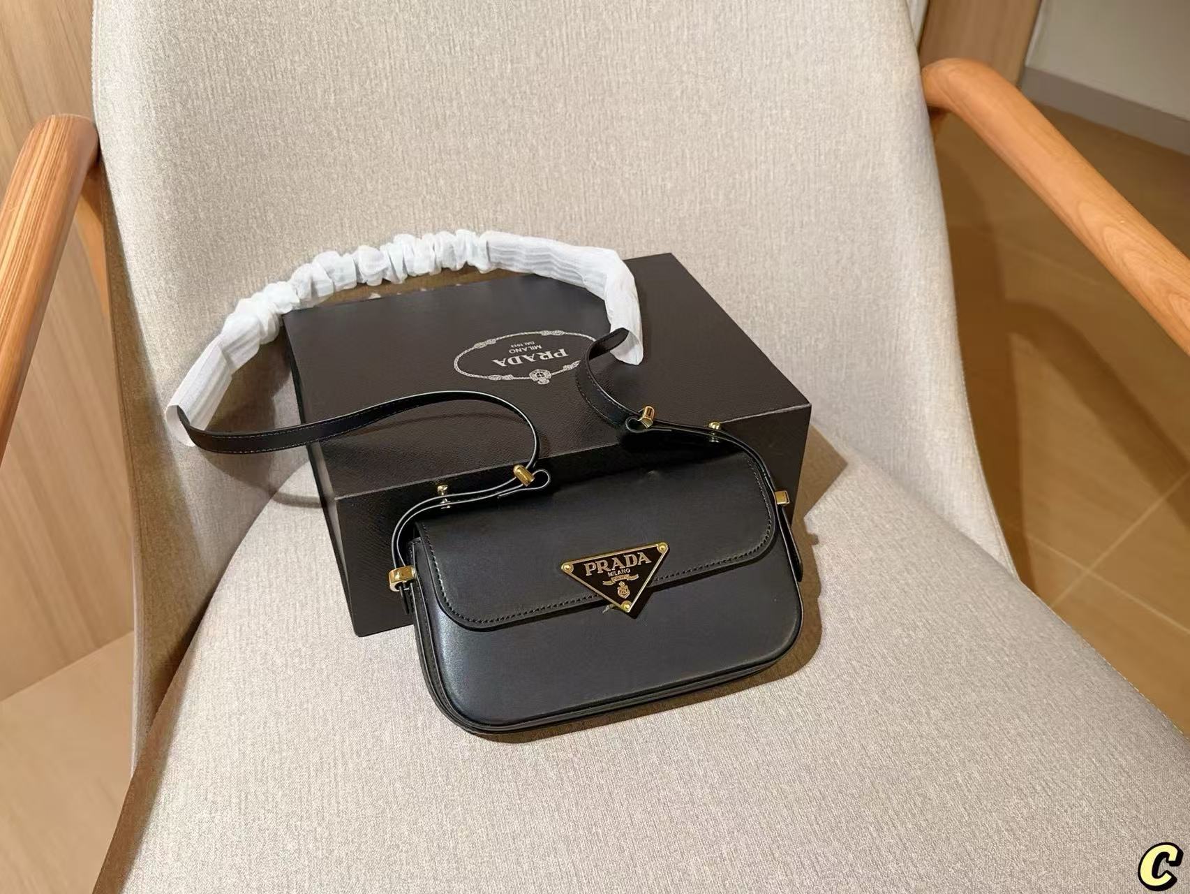 PR4DA 牛革クロスボディバッグ【 50％割引+送料無料】