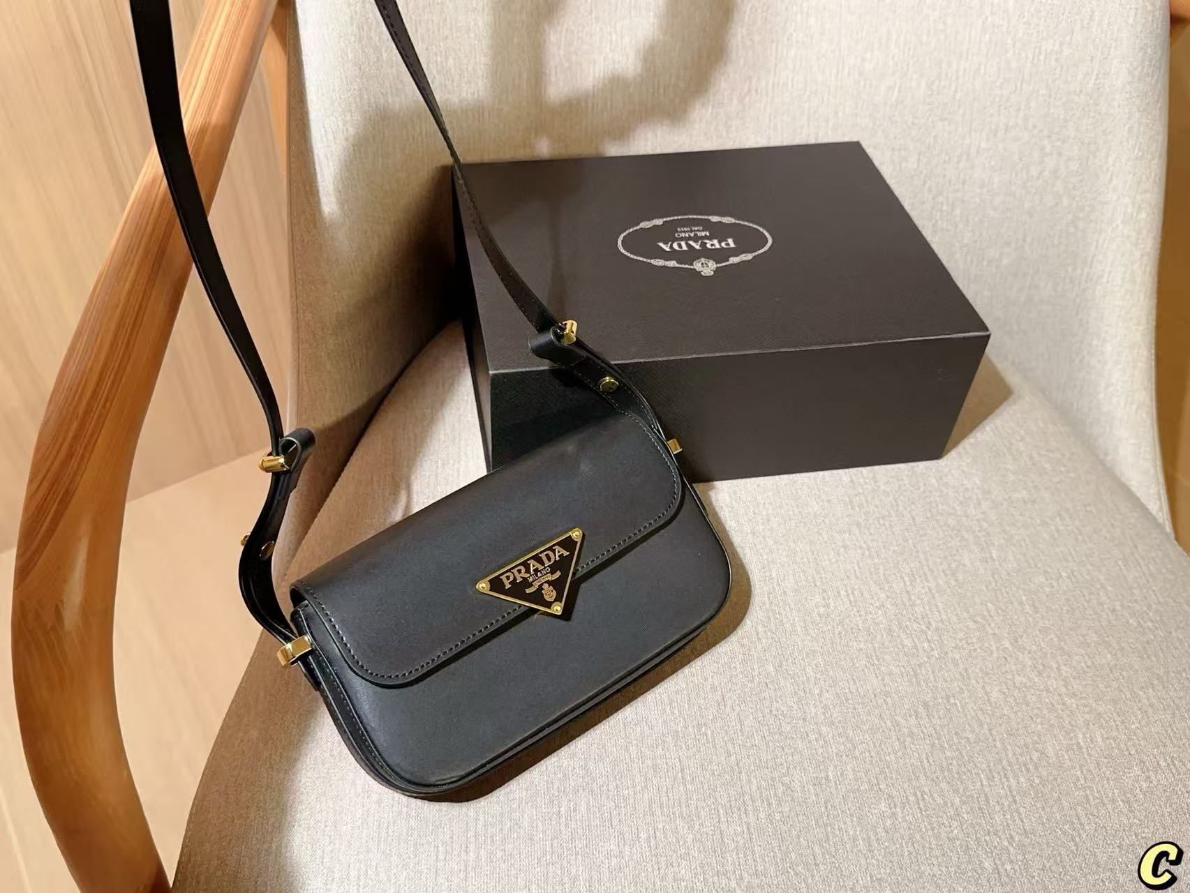 PR4DA 牛革クロスボディバッグ【 50％割引+送料無料】