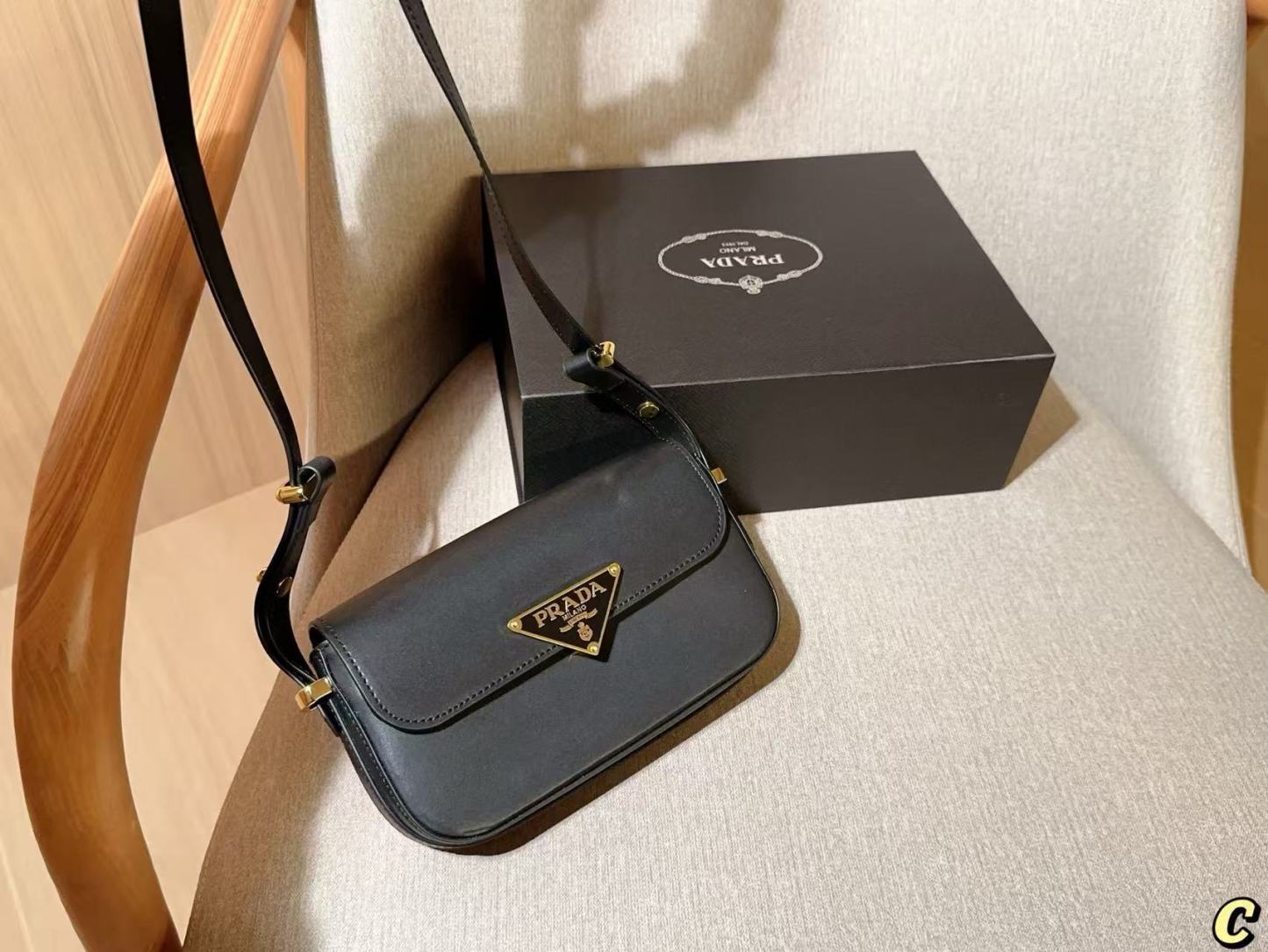 PR4DA 牛革クロスボディバッグ【 50％割引+送料無料】