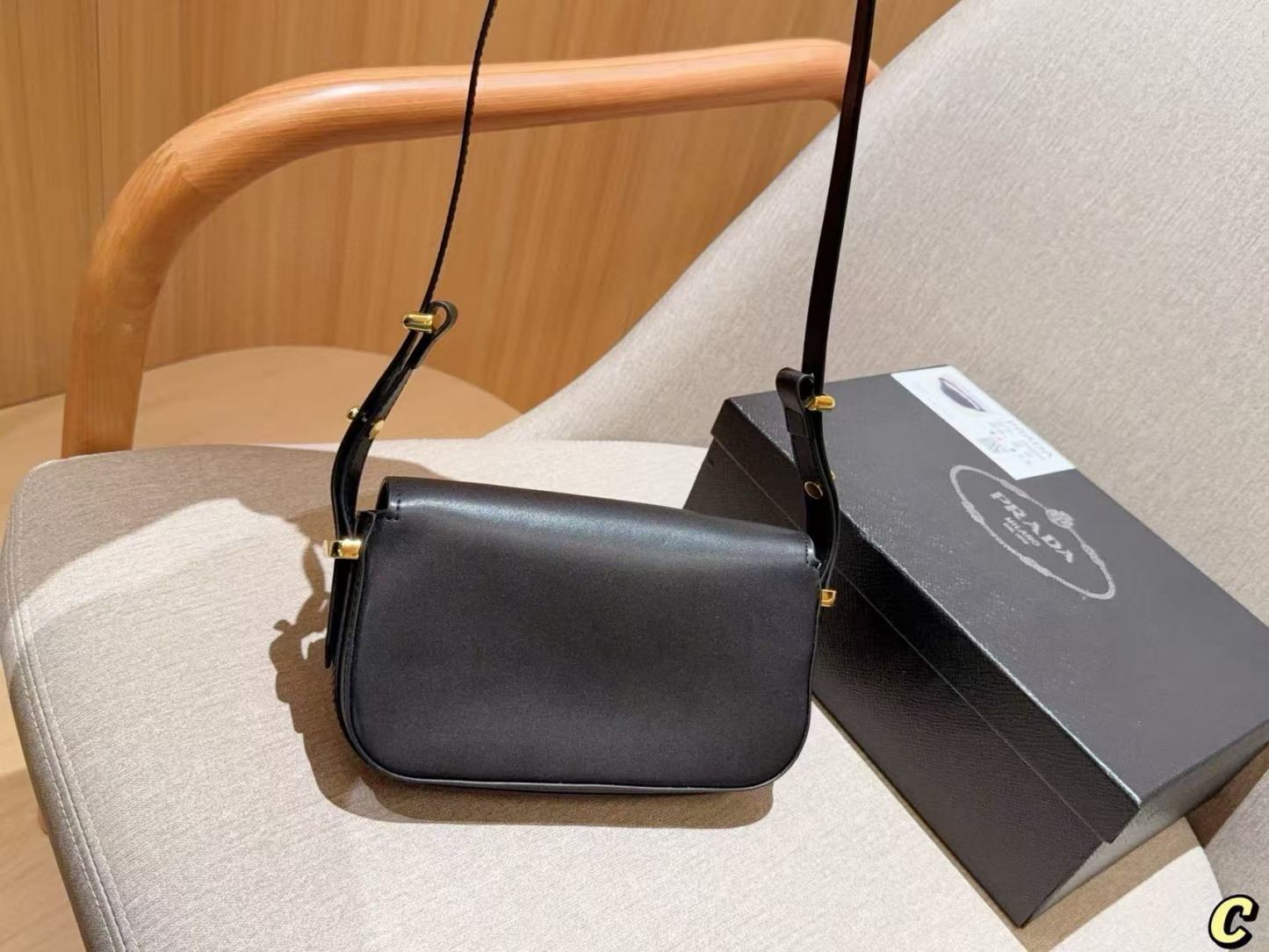 PR4DA 牛革クロスボディバッグ【 50％割引+送料無料】