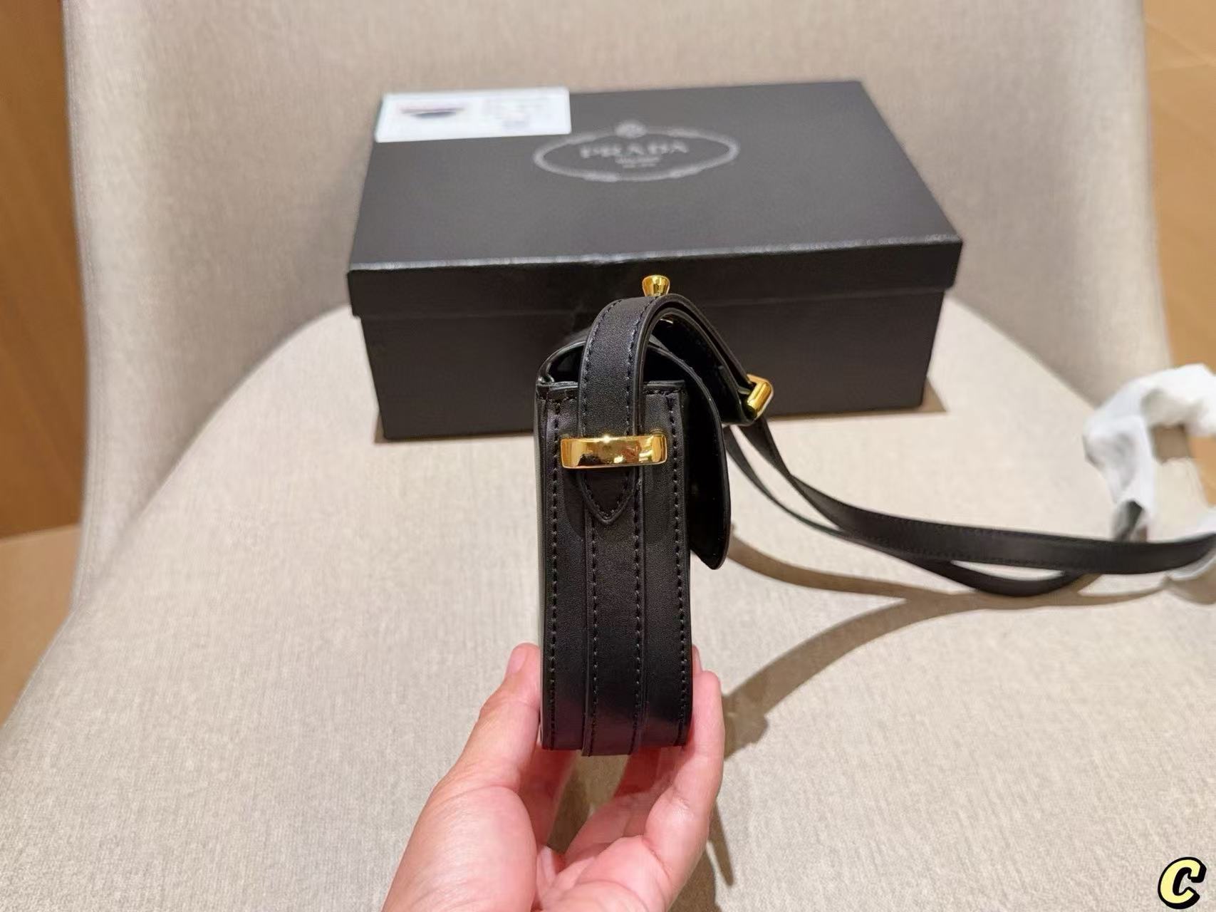 PR4DA 牛革クロスボディバッグ【 50％割引+送料無料】