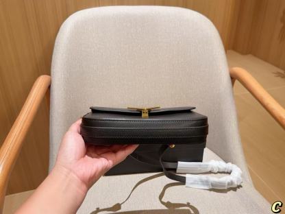 PR4DA 牛革クロスボディバッグ【 50％割引+送料無料】