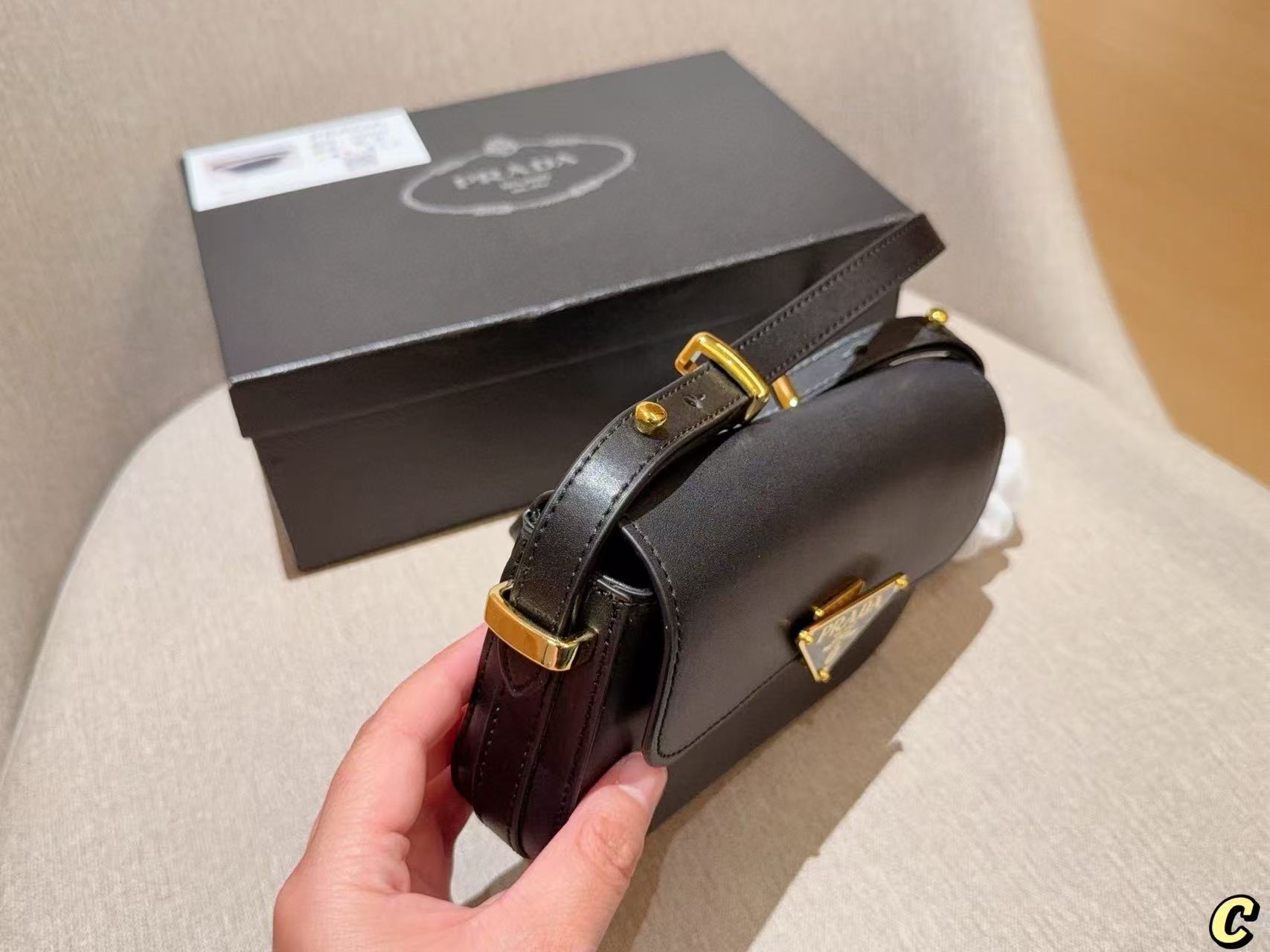 PR4DA 牛革クロスボディバッグ【 50％割引+送料無料】