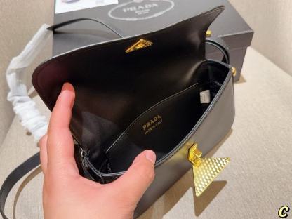 PR4DA 牛革クロスボディバッグ【 50％割引+送料無料】