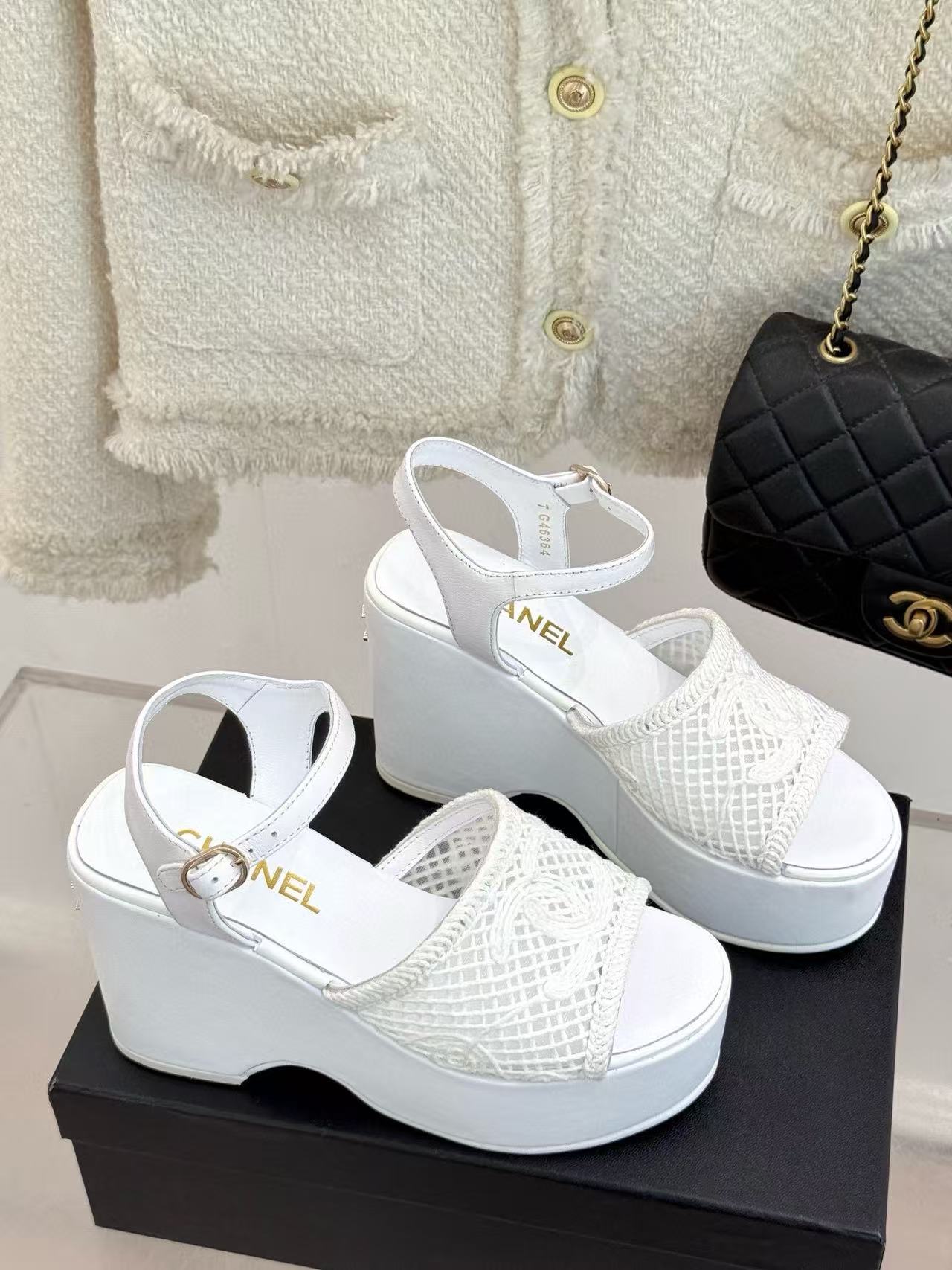 CHANE1 高品質ダブルC中空厚底サンダル【50％割引+送料無料】