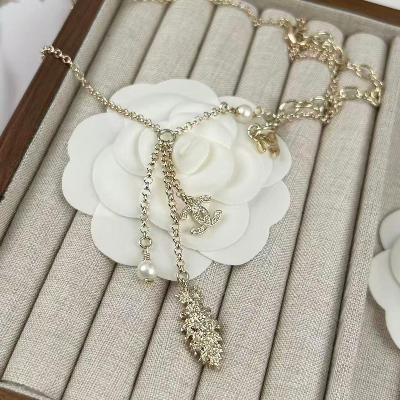 CHANE1 ダブルCパールフェザーウィートイヤーネックレス【 50％割引+送料無料】